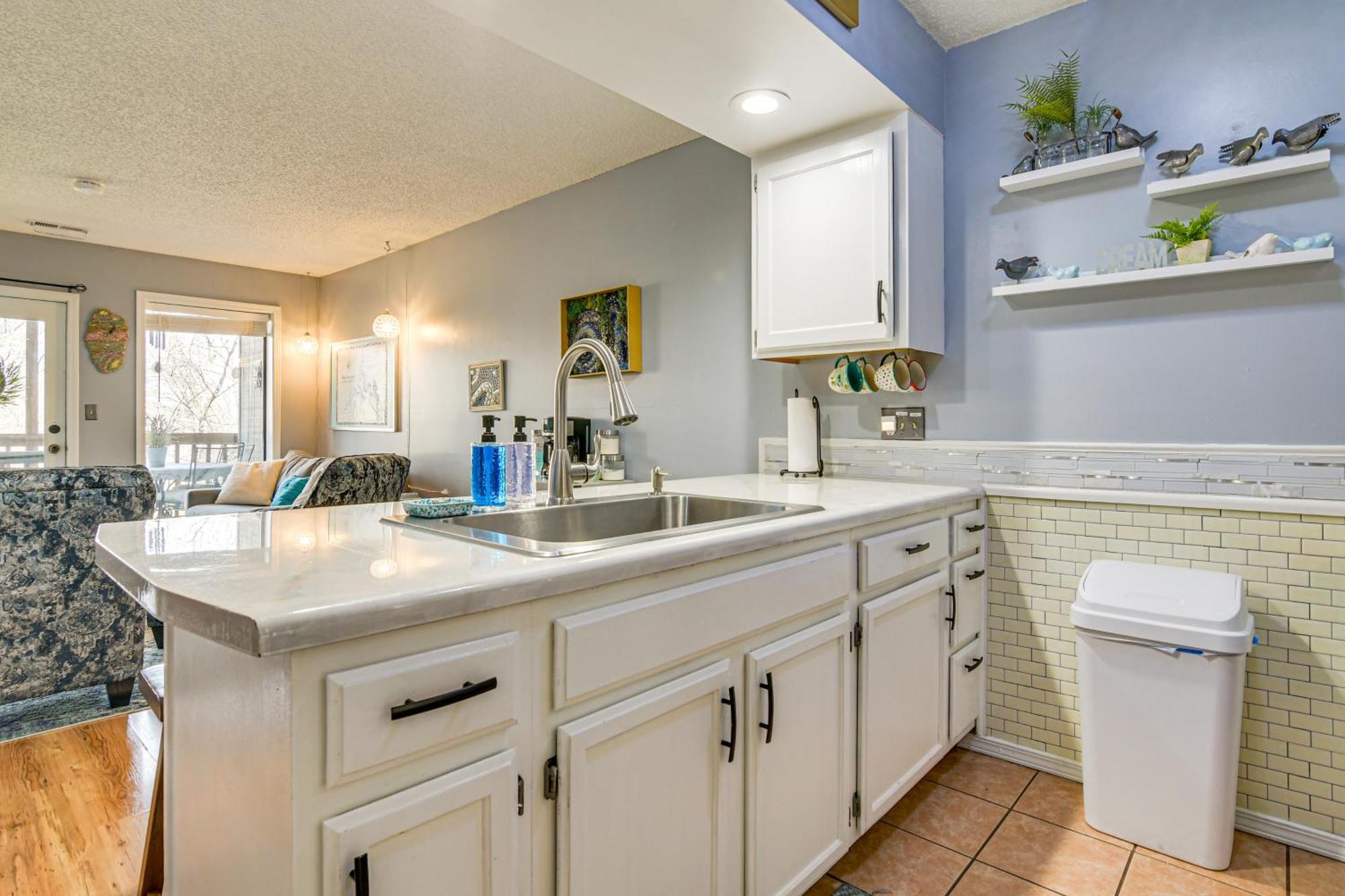 Branson West Condo Balcony, Central Location Exterior photo